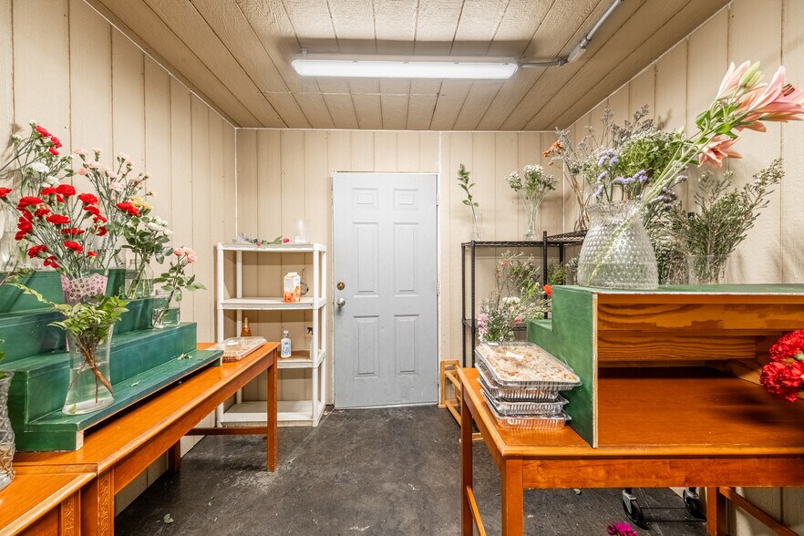 More Photos Of 119 N Jackson St, Perryville General Retail For Sale