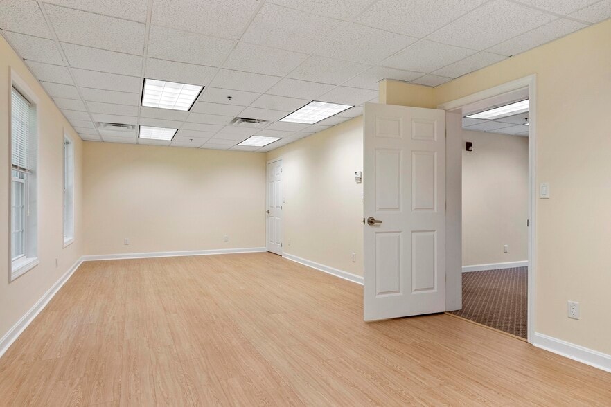 More Photos Of 206 Southbridge St, Auburn Office For Lease