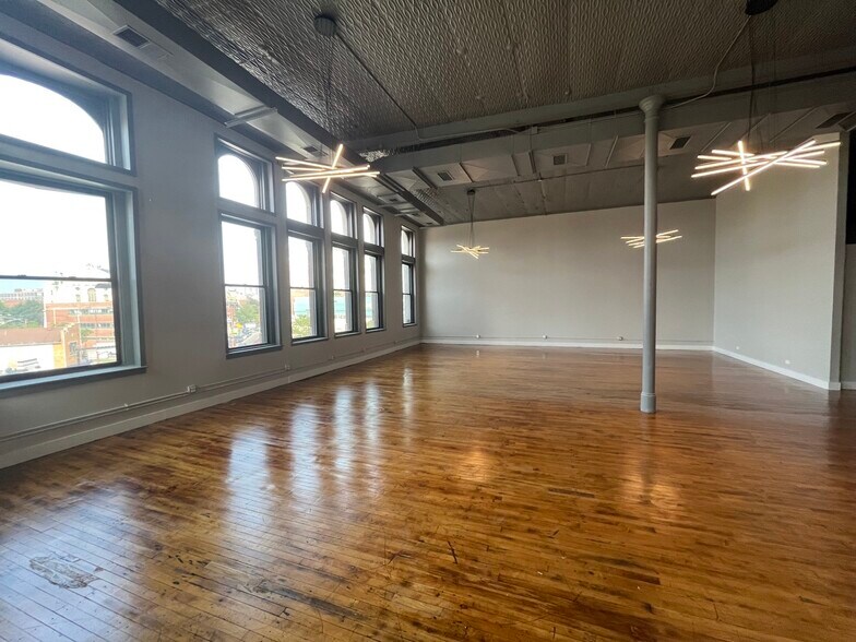More Photos Of 1105 W Chicago Ave, Chicago Loft Creative Space For Lease