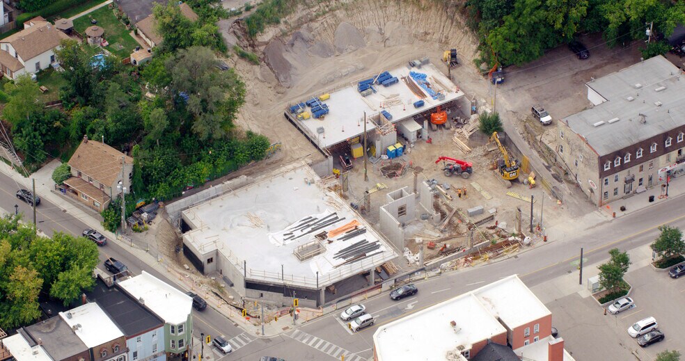 More Photos Of 16 Queen St W, Cambridge Apartments For Lease