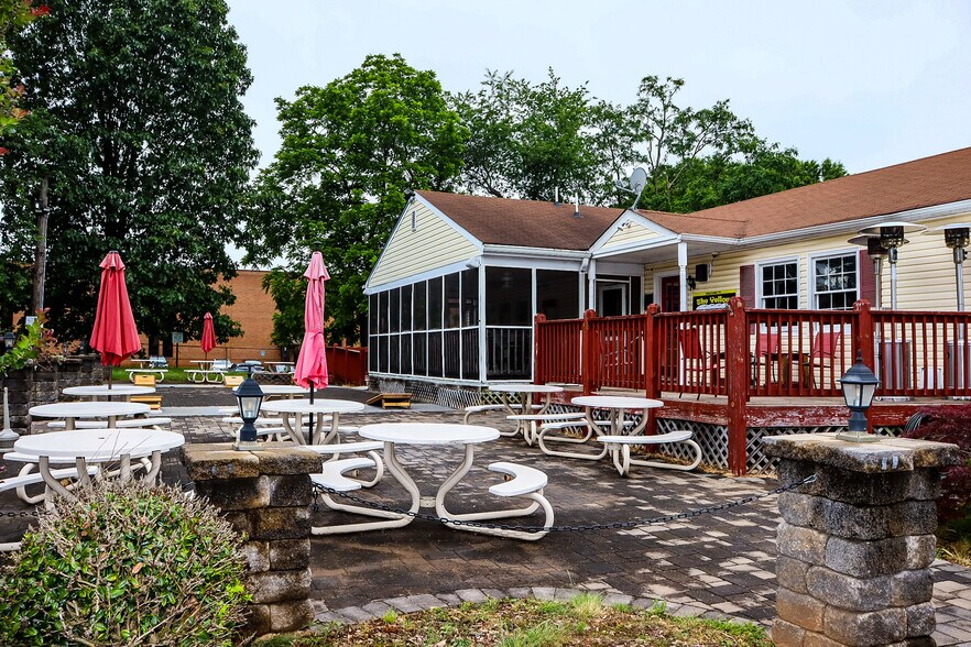 More Photos Of 3313 Old Forest Rd, Lynchburg Restaurant For Sale