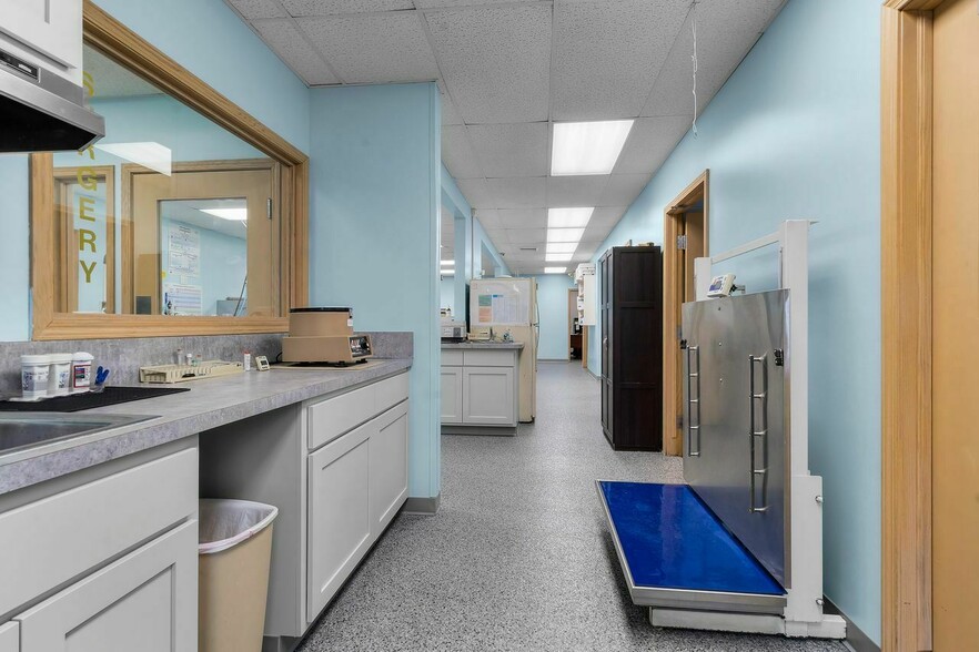 More Photos Of 150 Mensa Dr, Noblesville Office For Sale