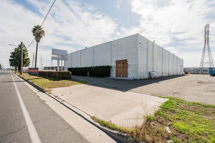 More Photos Of 1500 E Cerritos Ave, Anaheim Manufacturing For Lease