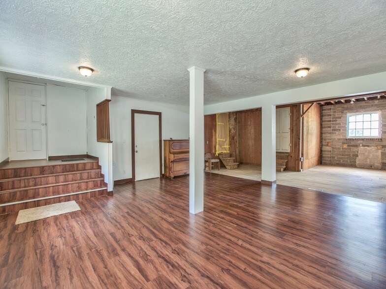 More Photos Of 765 E Washington St, Monticello Auto Repair For Sale