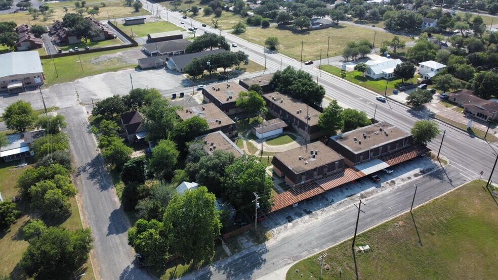 More Photos Of 1200 E Houston St, Beeville Apartments For Sale