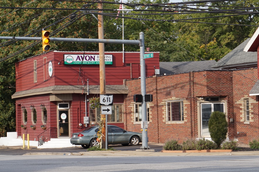 More Photos Of 37000-37040 Detroit Rd, Avon Restaurant For Lease