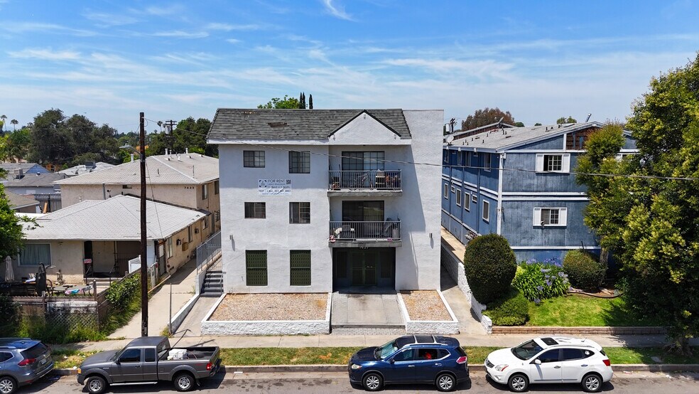 More Photos Of 7437 Haskell Ave, Van Nuys Apartments For Sale
