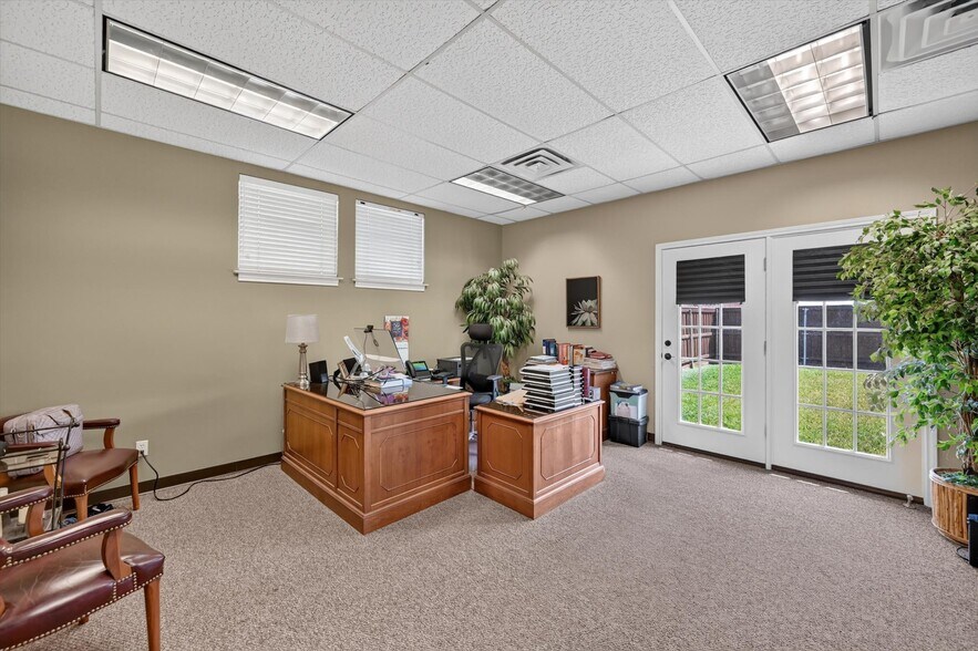 More Photos Of 5500 Woodland Park Blvd, Arlington Office Residential For Sale