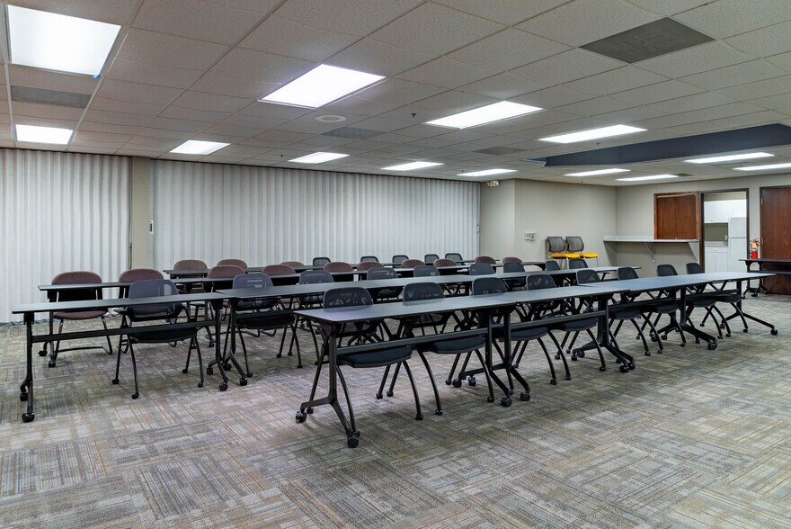 More Photos Of 691 N Squirrel Rd, Auburn Hills Office For Lease