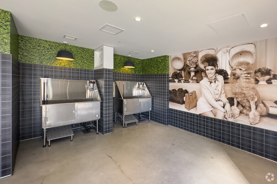 More Photos Of 585 Anton Blvd, Costa Mesa Apartments For Lease