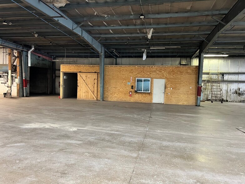 More Photos Of 2470 Evans City Rd, Harmony Warehouse For Sale