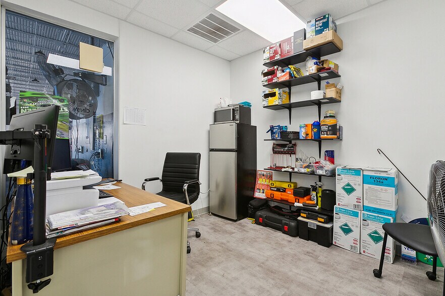 More Photos Of 4243 Canal St, New Orleans Auto Repair For Sale