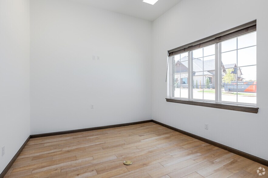 More Photos Of 2900 Washington Dr, Norman Unknown For Lease