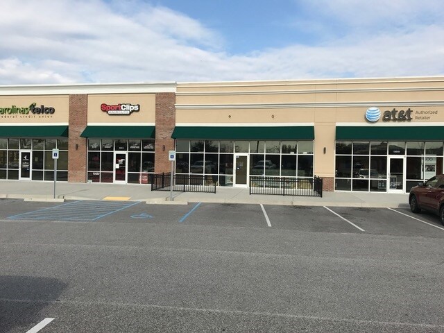 More Photos Of 4940 Centre Pointe Dr, Charleston Storefront For Lease