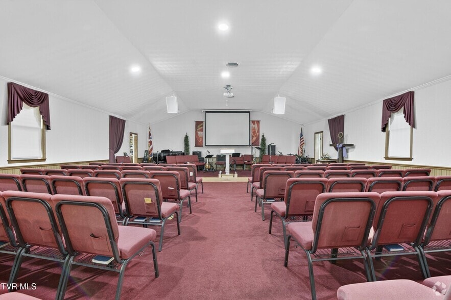 More Photos Of 302 Crescent Dr, Glade Spring Religious Facility For Sale