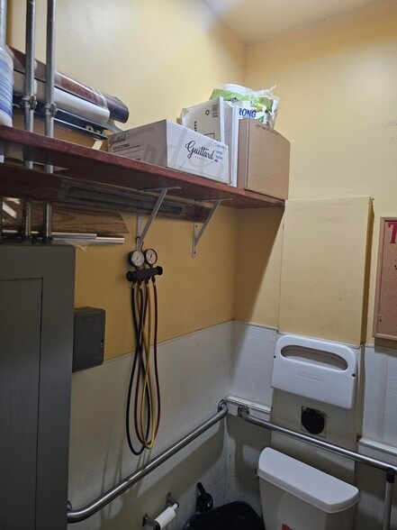 More Photos Of 15 E Main St, Alhambra Restaurant For Lease