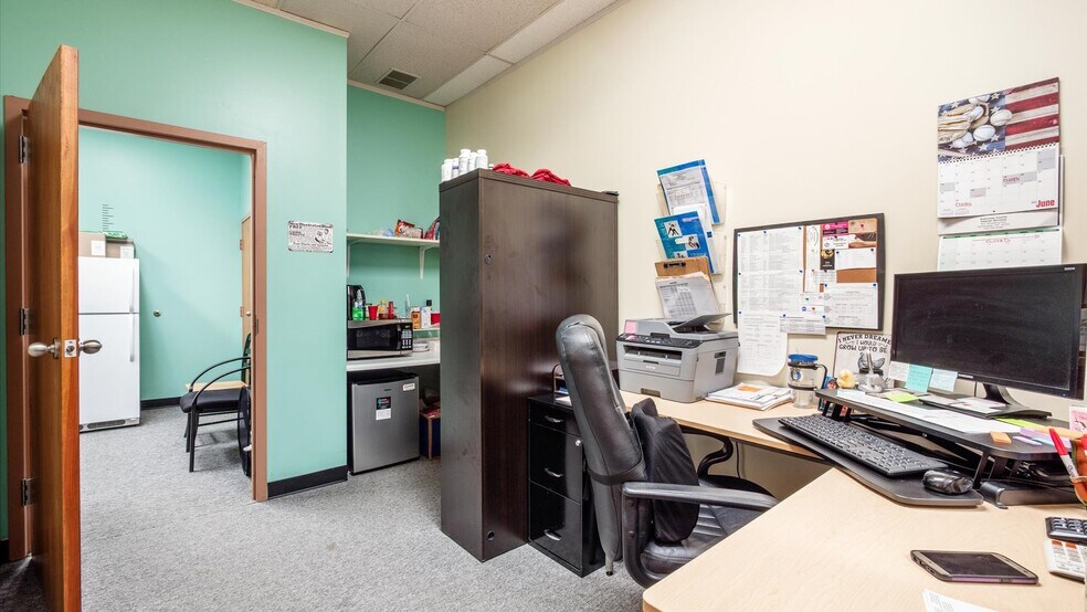More Photos Of 927 Wheeling Ave, Cambridge Medical For Sale