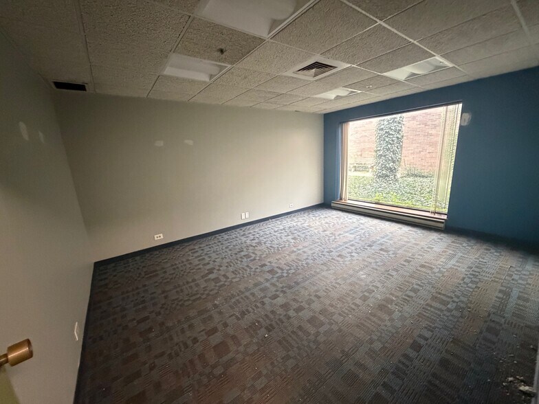 More Photos Of 1475 S Wheeling Rd, Wheeling Manufacturing For Lease