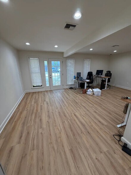 More Photos Of 800 Covington Ctr, Covington Office For Sale