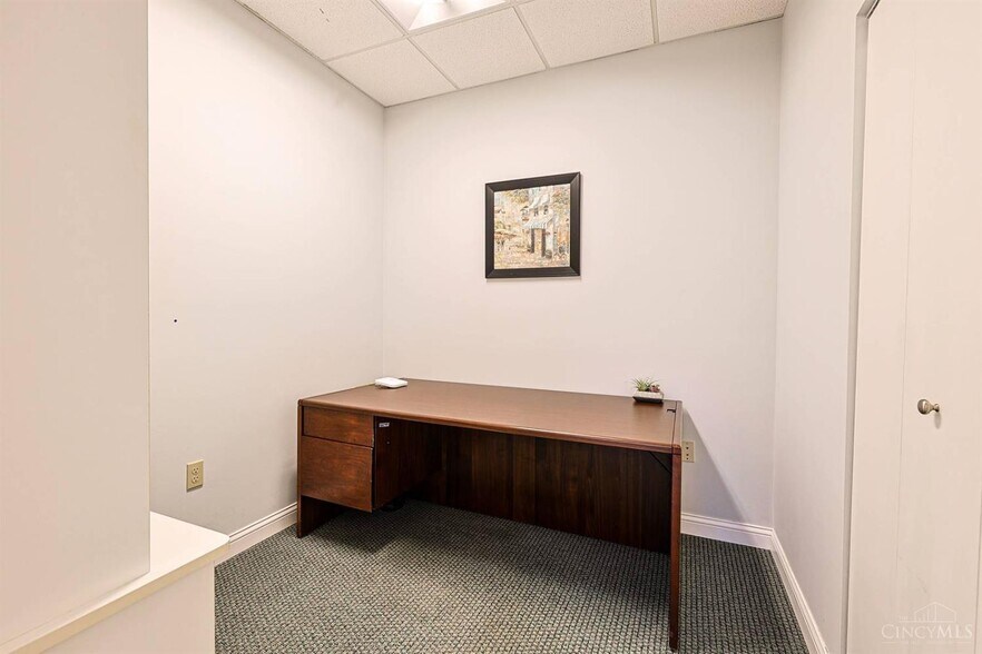 More Photos Of 5630 Bridgetown Rd, Cincinnati Office For Sale