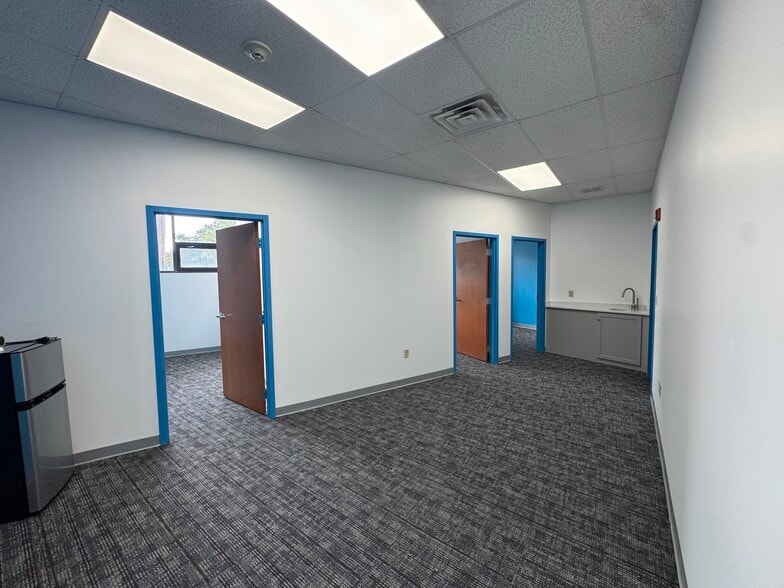 More Photos Of 959 N Main St, Providence Office For Lease