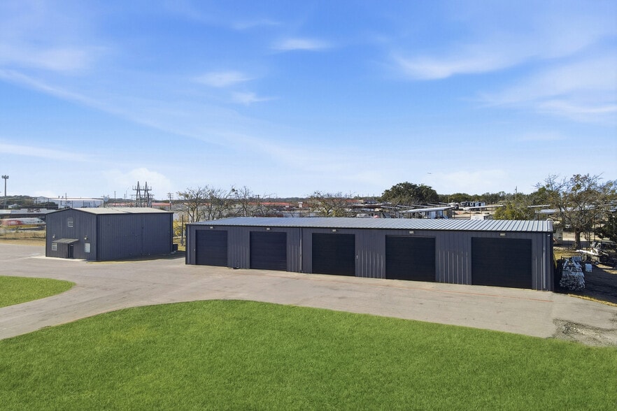 More Photos Of 2550 W US Highway 377, Granbury Flex For Sale