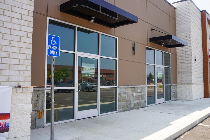 More Photos Of 523 W 7th St, Auburn Storefront Retail Office For Lease