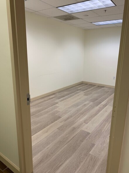More Photos Of 2201-2225 N Commerce Pky, Weston Unknown For Lease