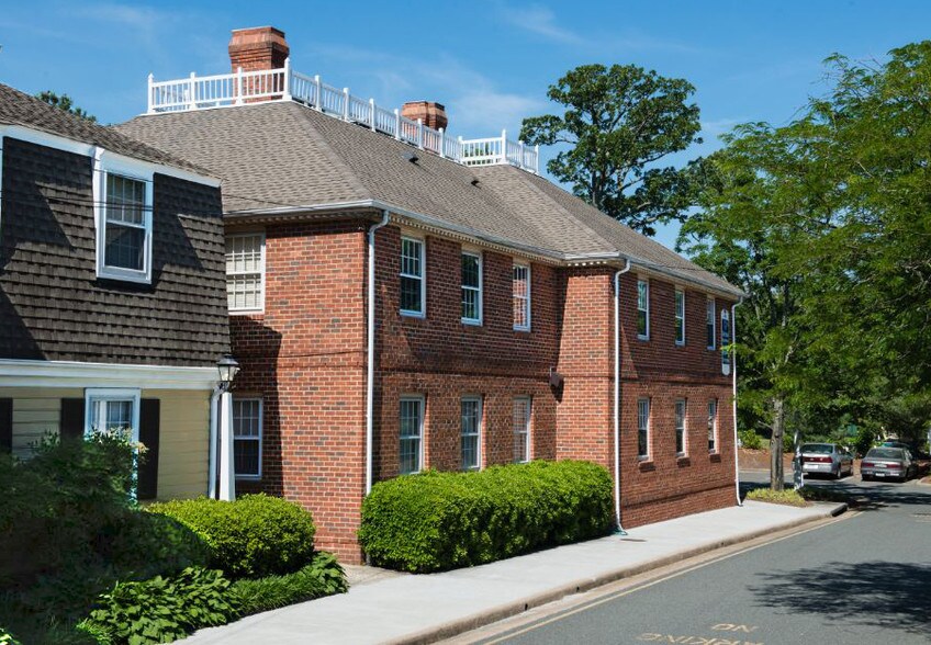 More Photos Of 9603 W Gayton Rd, Richmond Office For Lease