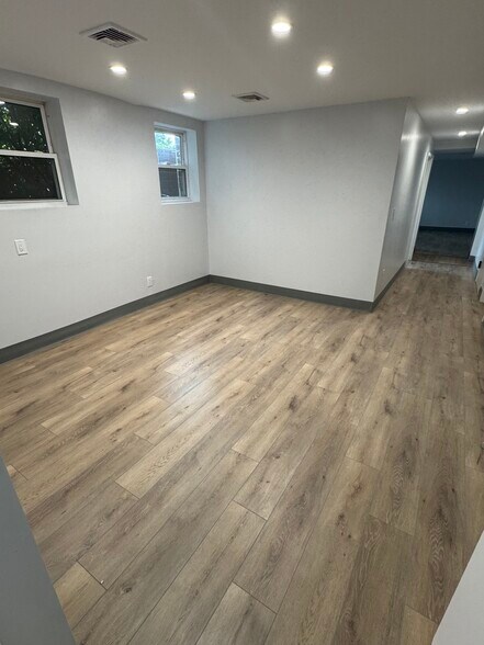 More Photos Of 21604 Union Tpke, Hollis Hills Office For Sale