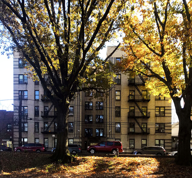 Primary Photo Of 3650 Bronx Blvd, Bronx Apartments For Sale