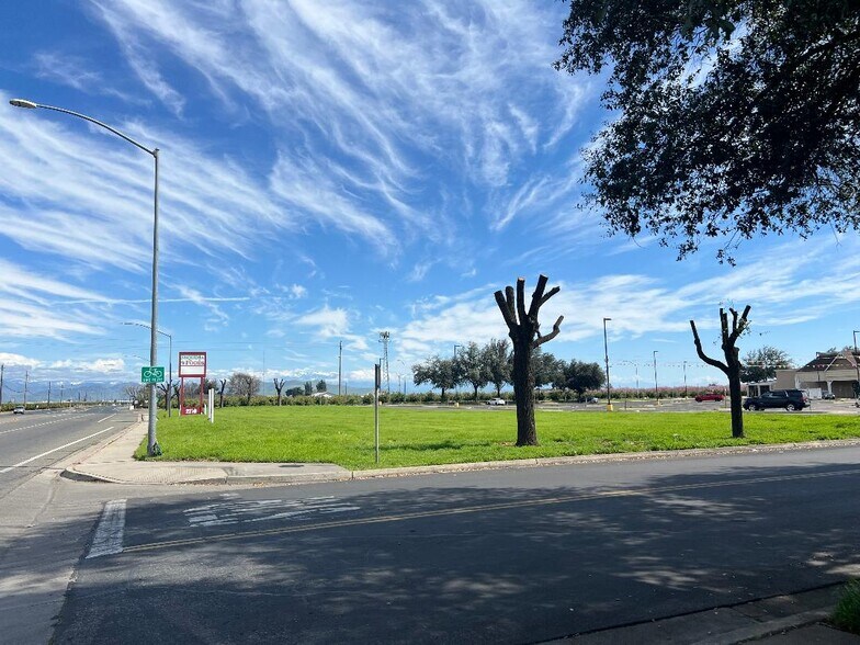 More Photos Of 2770 E El Monte Way, Dinuba Land For Sale