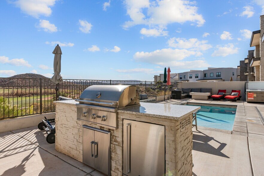More Photos Of 2248 N Double Eagle Ln, Washington Specialty For Sale