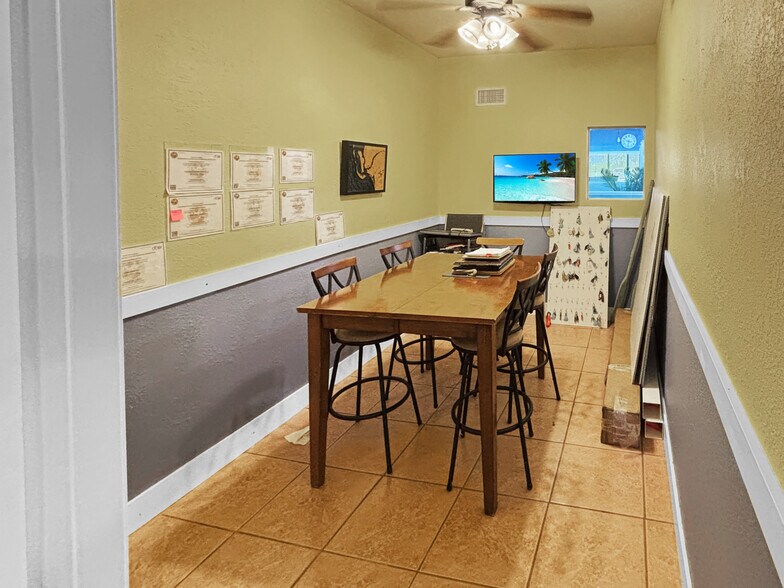 More Photos Of 3366 Stringfellow Rd, Saint James City Office For Sale