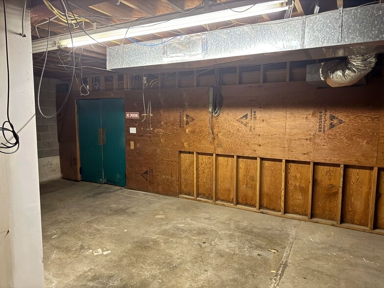 More Photos Of 2140 Lawndale Dr, Greensboro Storefront For Lease