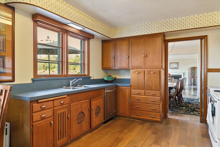 More Photos Of 3026 Marine Dr, Bremerton Specialty For Sale