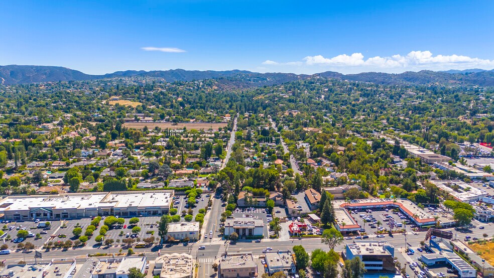 More Photos Of 19900 Ventura Blvd, Woodland Hills Office For Lease