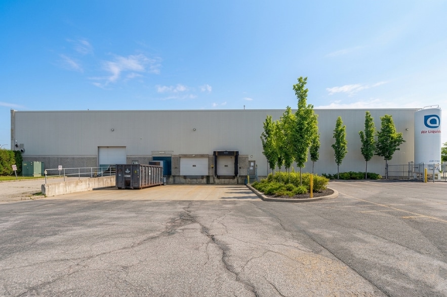 More Photos Of 16715 Boul Hymus, Kirkland Warehouse For Sale