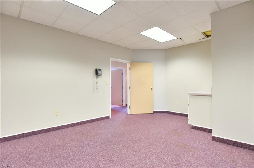 More Photos Of 8790 E Market St, Warren Medical For Sale