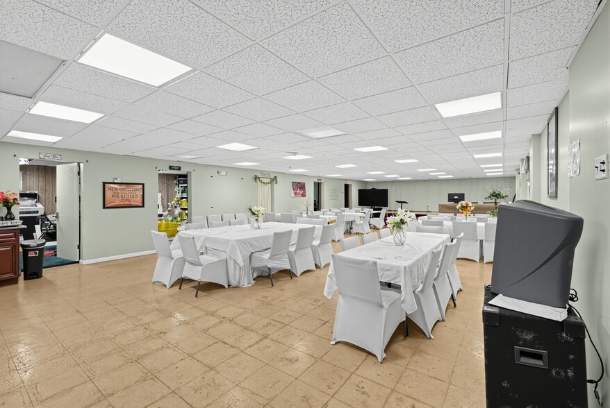 More Photos Of 1110 Coles Mill Rd, Williamstown Specialty For Sale