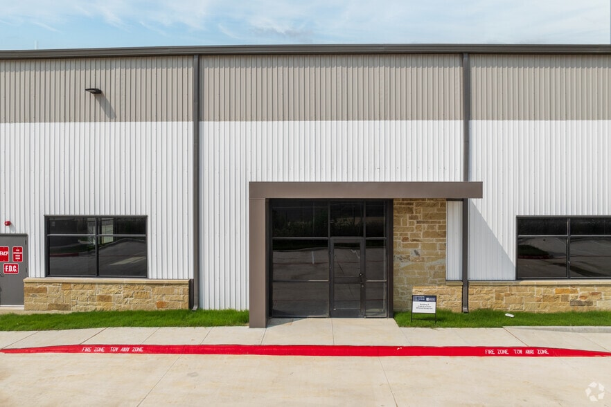 More Photos Of 4437 Supply Ct, Austin Unknown For Lease