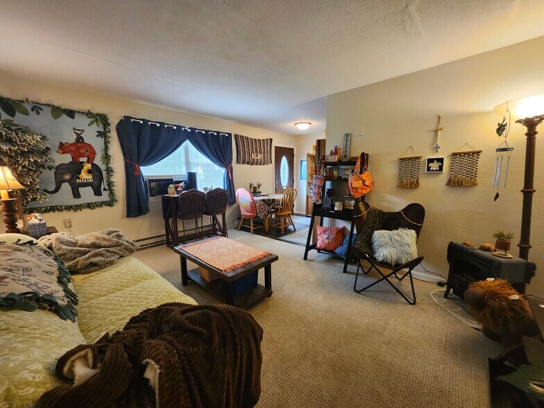 More Photos Of 204 3rd St SW, Rake Apartments For Sale