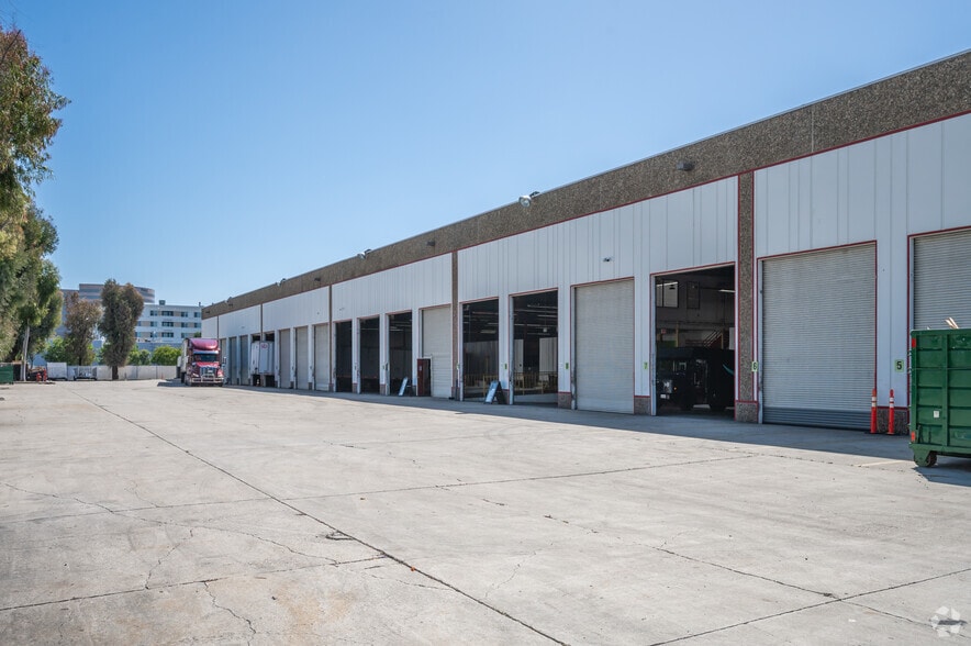 More Photos Of 2323 Main St, Irvine Warehouse For Lease