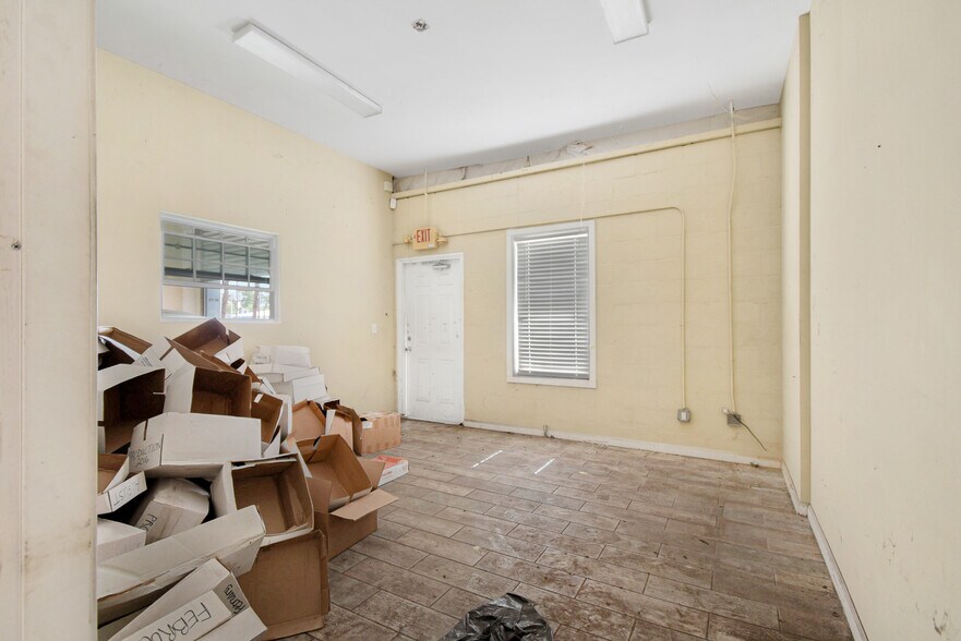 More Photos Of 1761 Dobbs Rd, Saint Augustine Warehouse For Lease