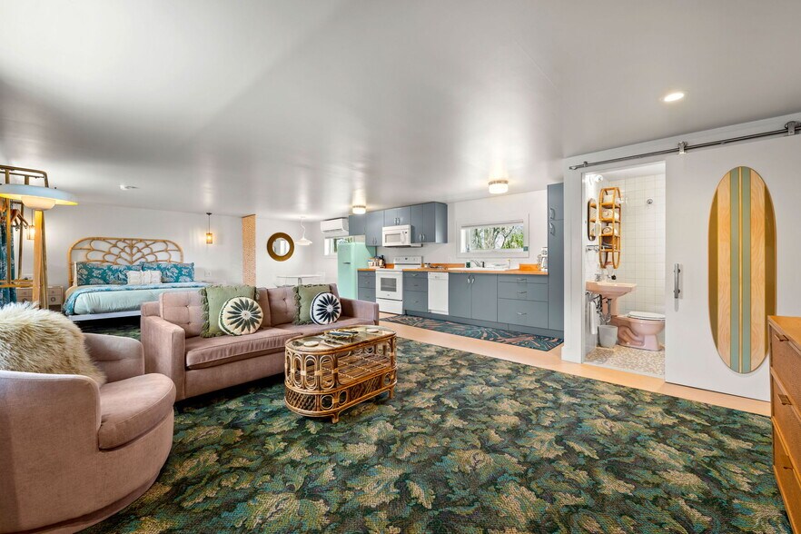 More Photos Of 741 Ocean Blvd, Rye Hotel For Sale