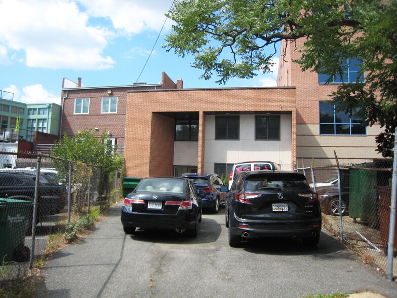 More Photos Of 1420 Prince St, Alexandria Office For Lease