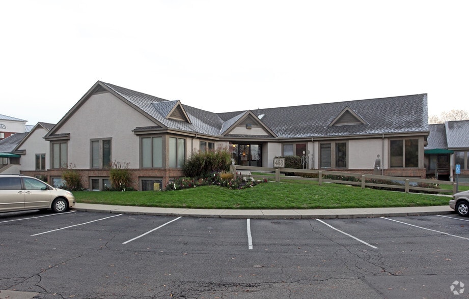 More Photos Of 453 Waterbury Ct, Gahanna Medical For Lease