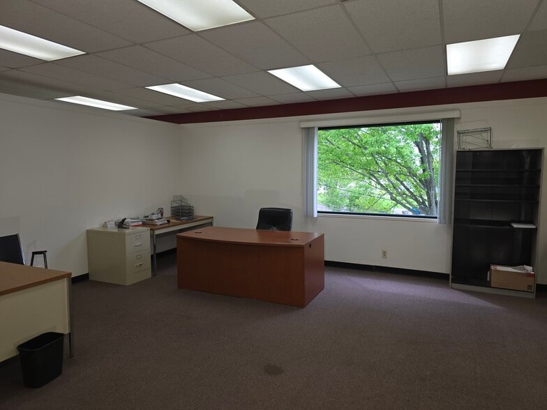 More Photos Of 8310 Airport Hwy, Holland Warehouse For Sale