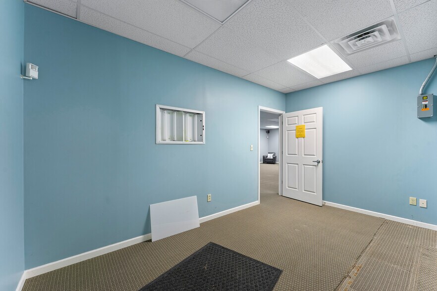 More Photos Of 4241 Kirk Rd, Austintown Office For Sale