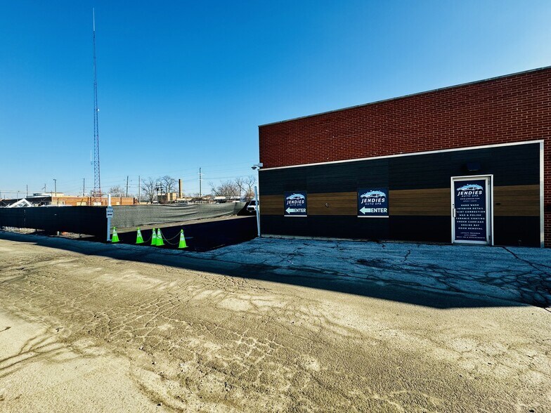 More Photos Of 1520 Hannah Ave, Forest Park Flex For Lease